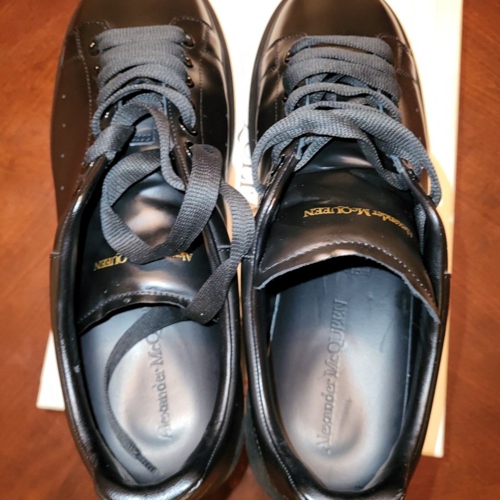 Alexander McQueen Men's Black Leather Lace-Up Sneakers - Picture 8 of 9